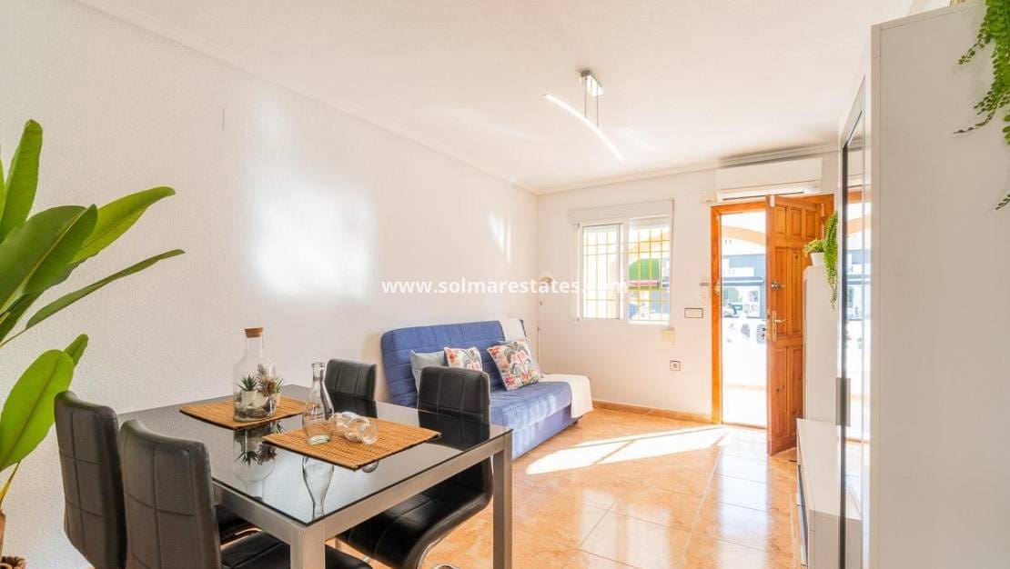 2 slaapkamer Bungalow te koop in Torrevieja met zwembad - € 139.000 (Ref: 9256577)