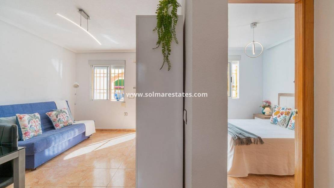 2 slaapkamer Bungalow te koop in Torrevieja met zwembad - € 139.000 (Ref: 9256577)