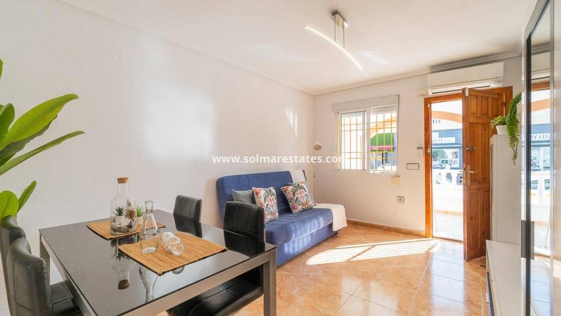 2 slaapkamer Bungalow te koop in Torrevieja met zwembad - € 139.000 (Ref: 9256577)