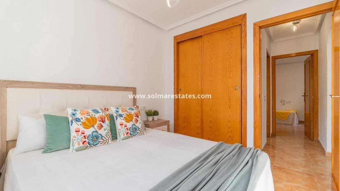 2 slaapkamer Bungalow te koop in Torrevieja met zwembad - € 139.000 (Ref: 9256577)