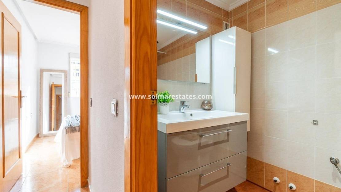 2 slaapkamer Bungalow te koop in Torrevieja met zwembad - € 139.000 (Ref: 9256577)