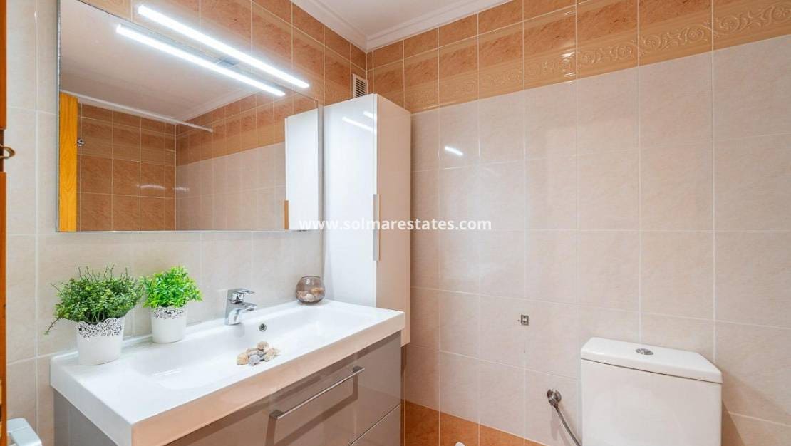 2 slaapkamer Bungalow te koop in Torrevieja met zwembad - € 139.000 (Ref: 9256577)