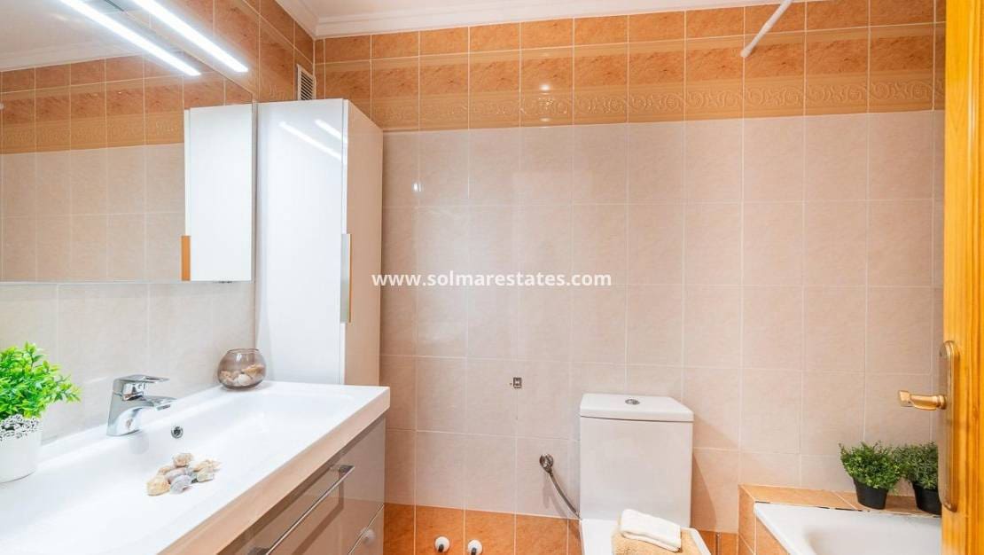2 slaapkamer Bungalow te koop in Torrevieja met zwembad - € 139.000 (Ref: 9256577)
