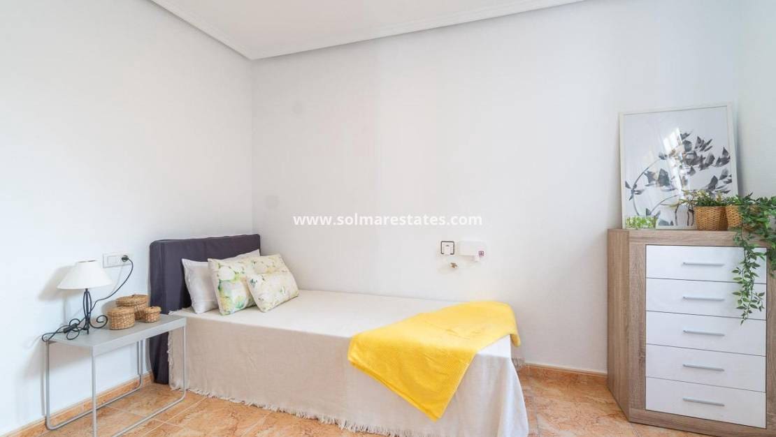 2 slaapkamer Bungalow te koop in Torrevieja met zwembad - € 139.000 (Ref: 9256577)