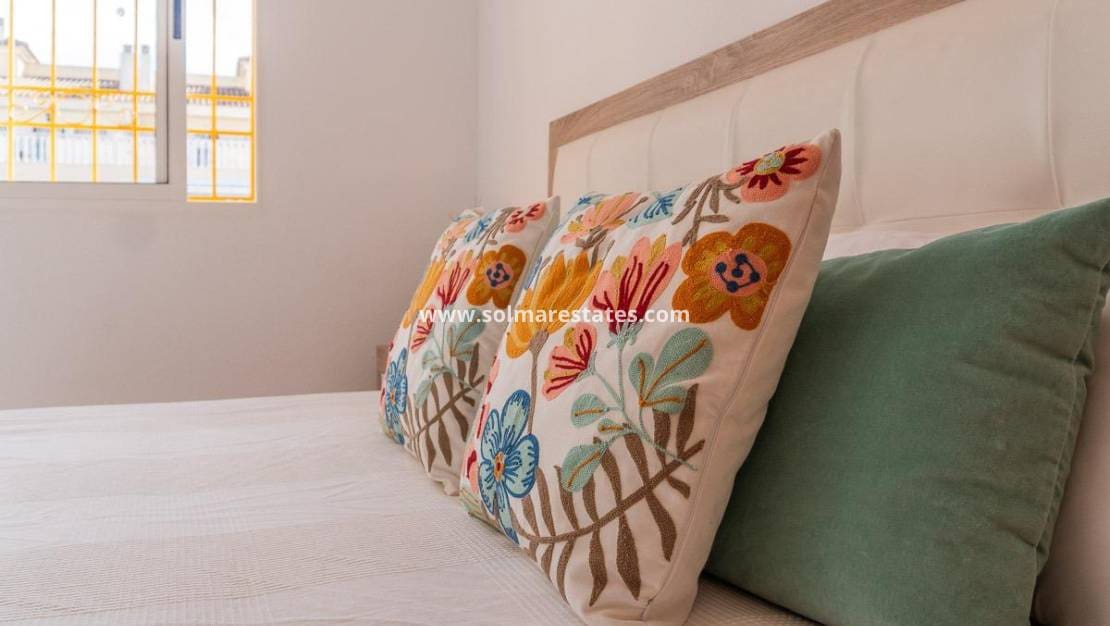 2 slaapkamer Bungalow te koop in Torrevieja met zwembad - € 139.000 (Ref: 9256577)