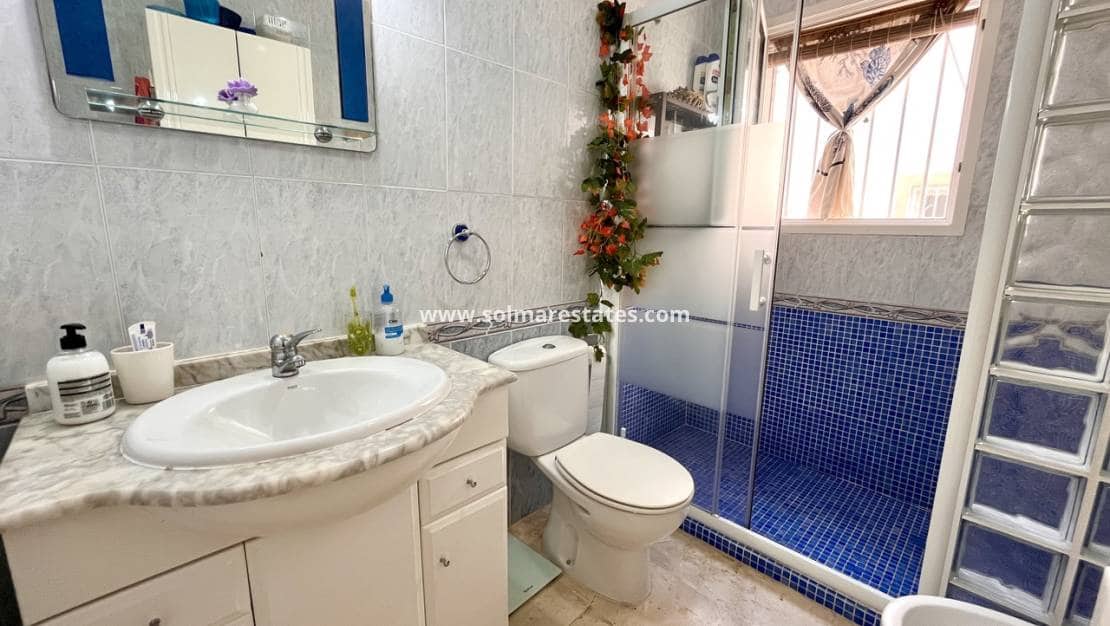 2 makuuhuone Huoneisto myytävänä paikassa Playa Flamenca mukana uima-altaan - 199 999 € (Ref: 9258009)