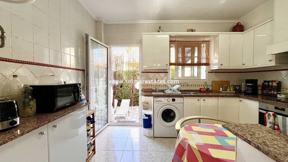 2 makuuhuone Huoneisto myytävänä paikassa Playa Flamenca mukana uima-altaan - 199 999 € (Ref: 9258009)