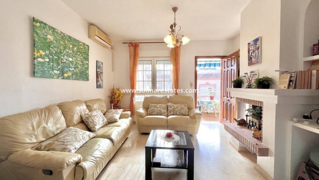 2 makuuhuone Huoneisto myytävänä paikassa Playa Flamenca mukana uima-altaan - 199 999 € (Ref: 9258009)