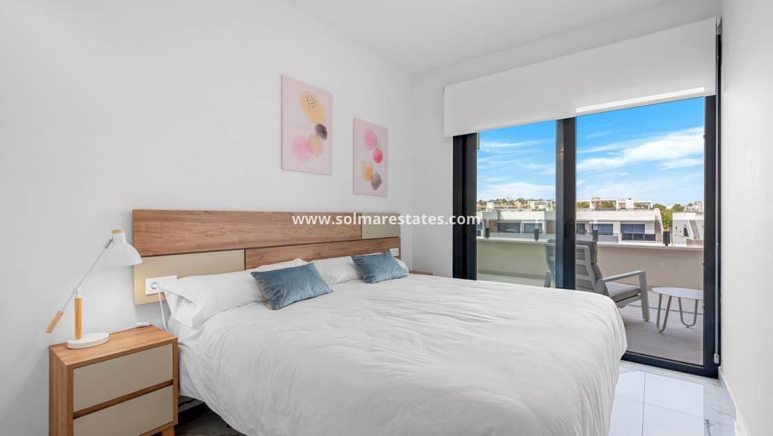 2 bedroom Apartment for sale in Los Altos with pool - € 329,000 (Ref: 9263341)