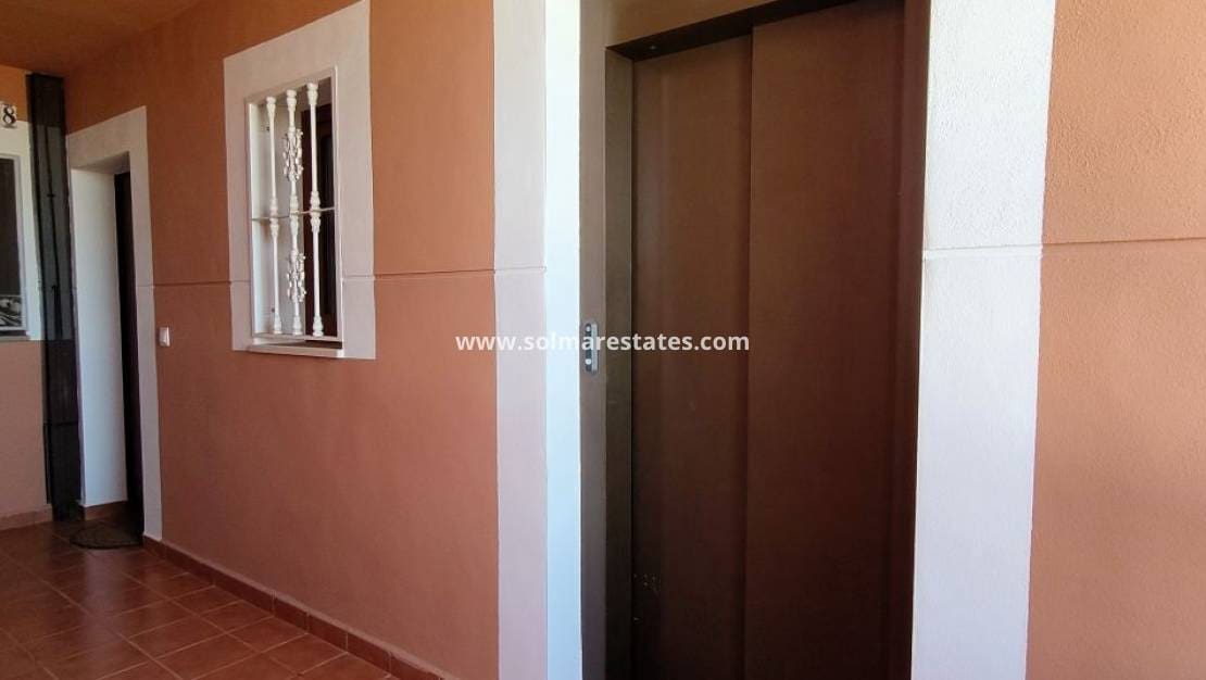 2 Zimmer Apartment zu verkaufen in Villamartin mit Pool - 165.000 € (Ref: 9267582)