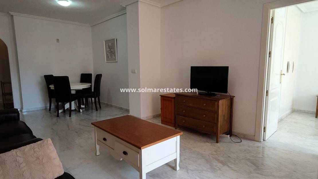 2 Zimmer Apartment zu verkaufen in Villamartin mit Pool - 165.000 € (Ref: 9267582)