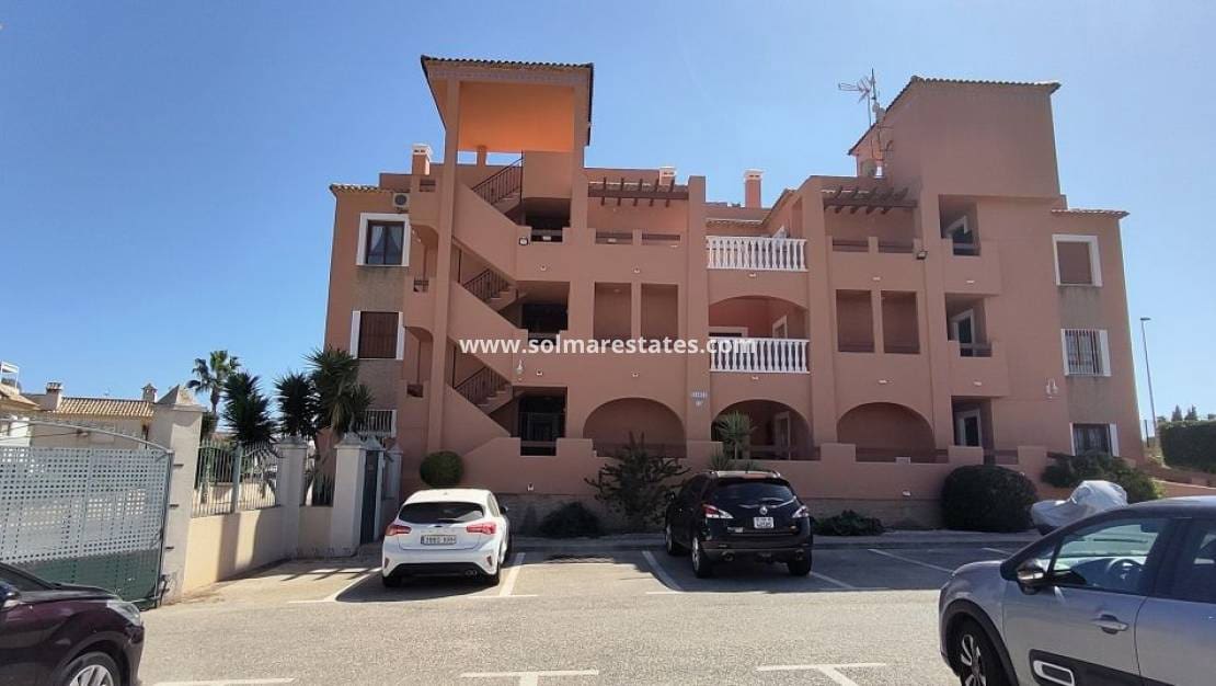 2 Zimmer Apartment zu verkaufen in Villamartin mit Pool - 165.000 € (Ref: 9267582)