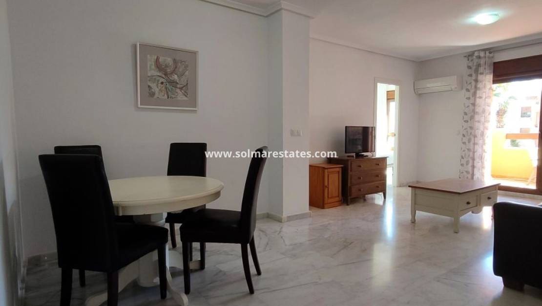 2 Zimmer Apartment zu verkaufen in Villamartin mit Pool - 165.000 € (Ref: 9267582)