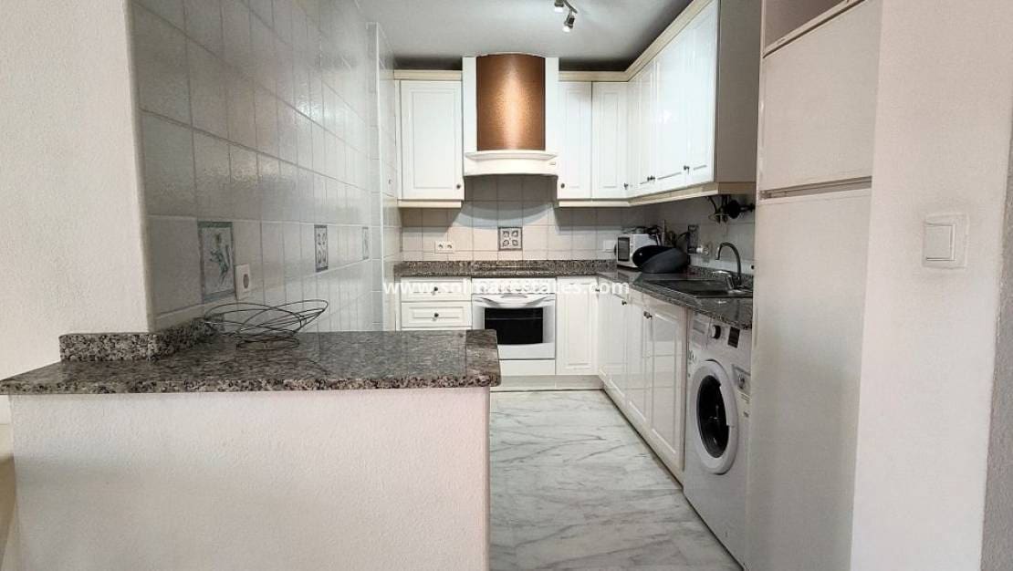 2 Zimmer Apartment zu verkaufen in Villamartin mit Pool - 165.000 € (Ref: 9267582)