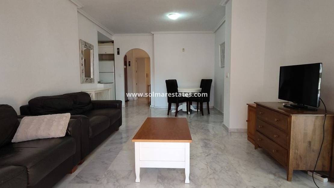 2 Zimmer Apartment zu verkaufen in Villamartin mit Pool - 165.000 € (Ref: 9267582)