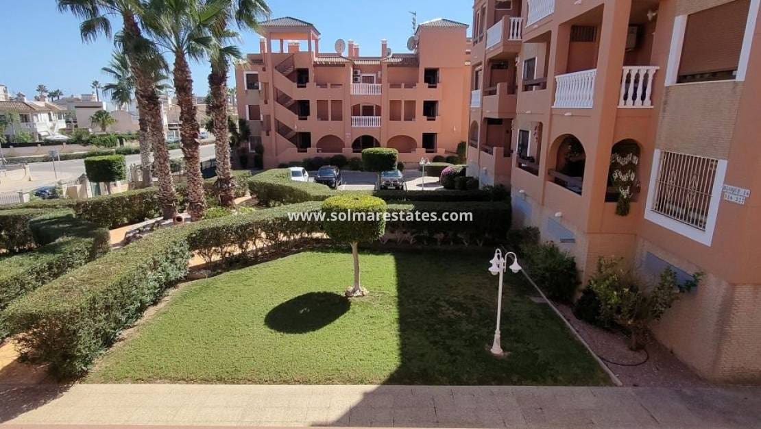 2 Zimmer Apartment zu verkaufen in Villamartin mit Pool - 165.000 € (Ref: 9267582)