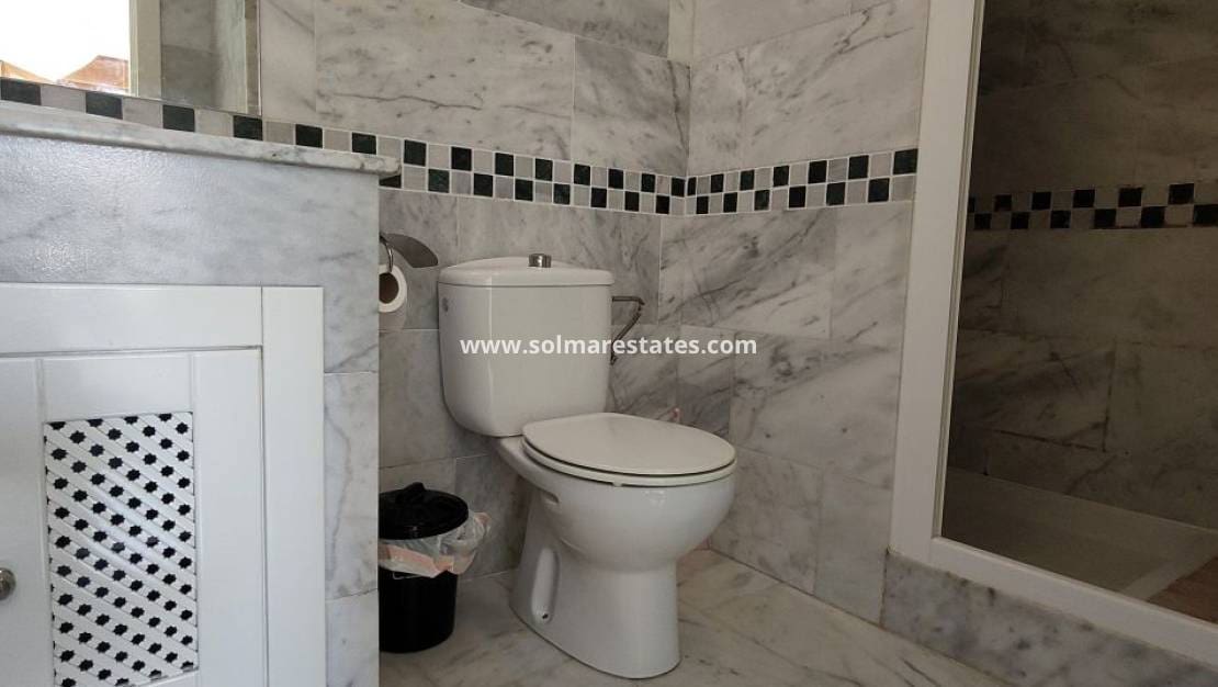 2 Zimmer Apartment zu verkaufen in Villamartin mit Pool - 165.000 € (Ref: 9267582)