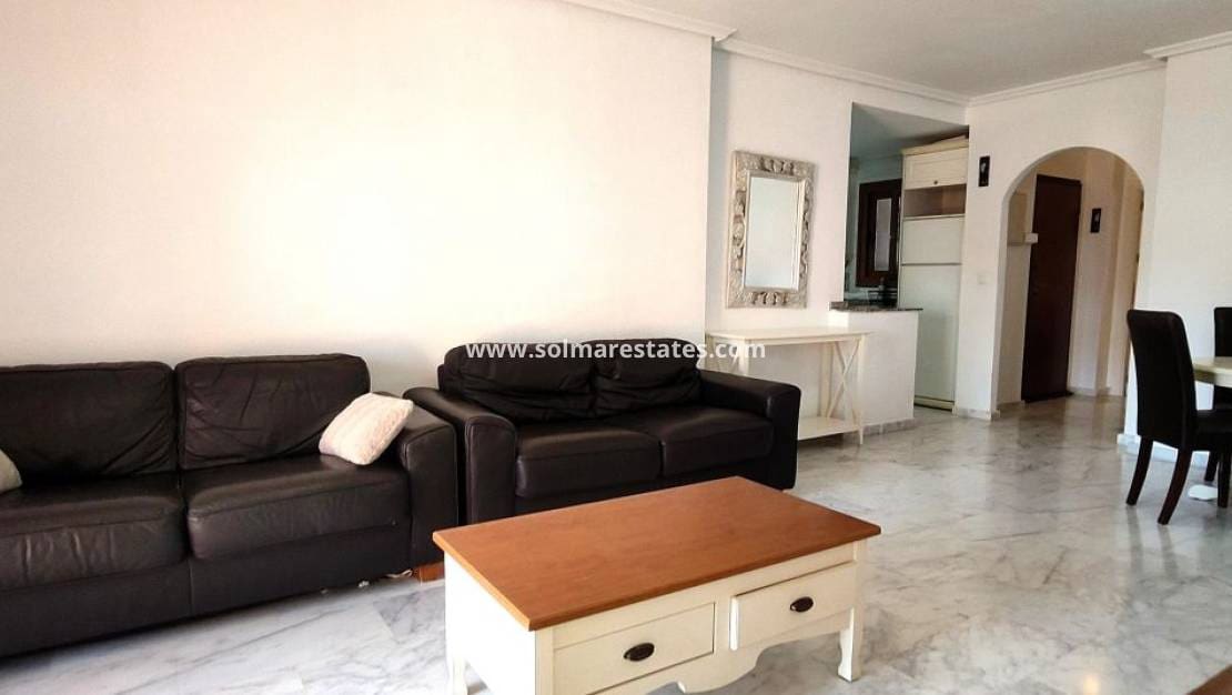 2 Zimmer Apartment zu verkaufen in Villamartin mit Pool - 165.000 € (Ref: 9267582)