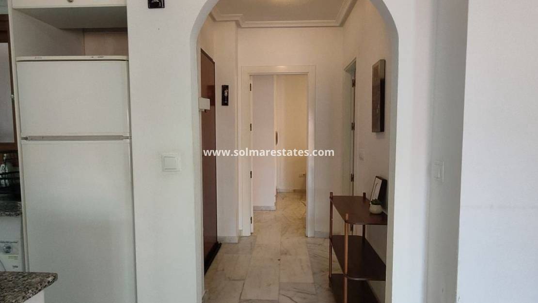 2 Zimmer Apartment zu verkaufen in Villamartin mit Pool - 165.000 € (Ref: 9267582)