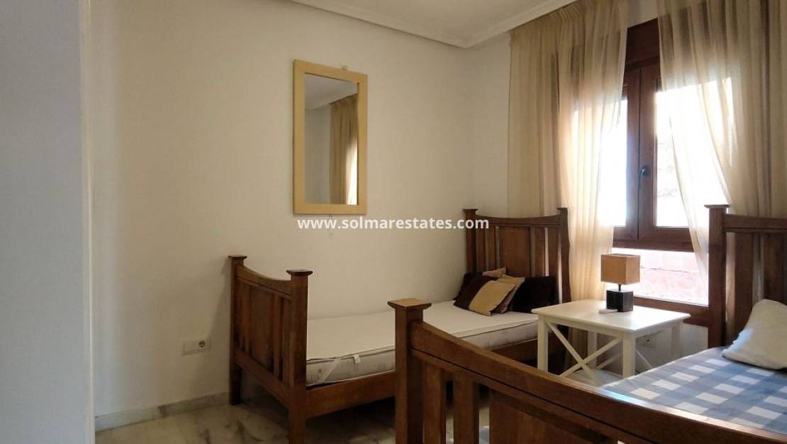 2 Zimmer Apartment zu verkaufen in Villamartin mit Pool - 165.000 € (Ref: 9267582)