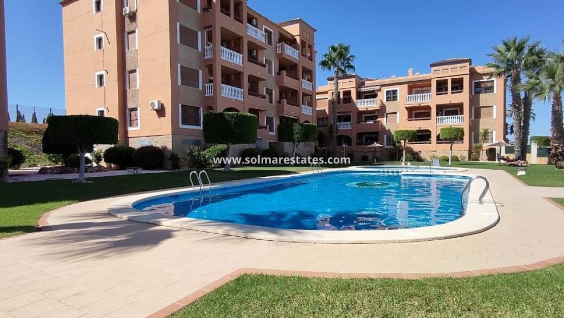 2 Zimmer Apartment zu verkaufen in Villamartin mit Pool - 165.000 € (Ref: 9267582)