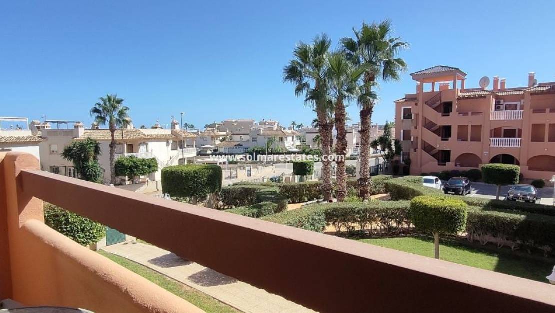 2 Zimmer Apartment zu verkaufen in Villamartin mit Pool - 165.000 € (Ref: 9267582)
