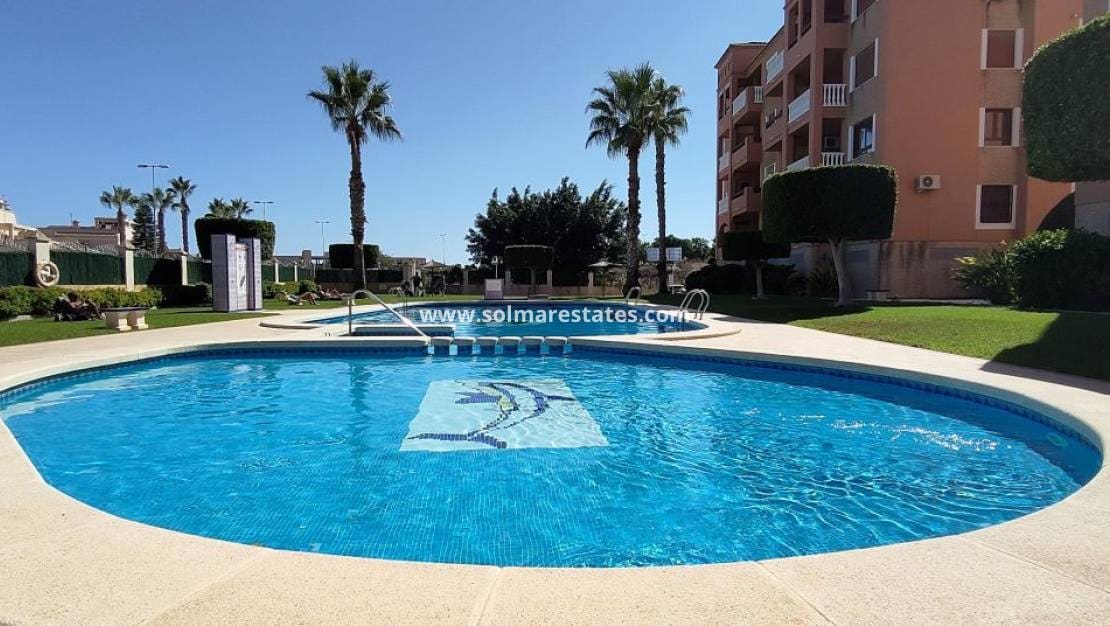 2 Zimmer Apartment zu verkaufen in Villamartin mit Pool - 165.000 € (Ref: 9267582)