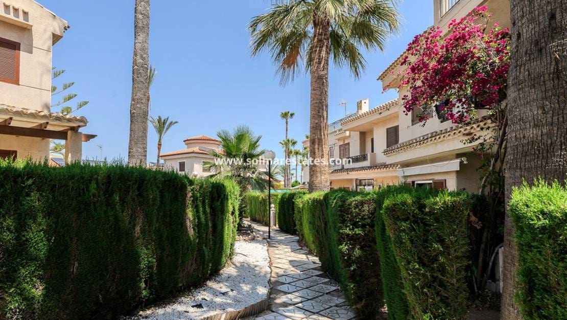 2 slaapkamer Huis te koop in Playa Flamenca met zwembad - € 199.000 (Ref: 9267699)