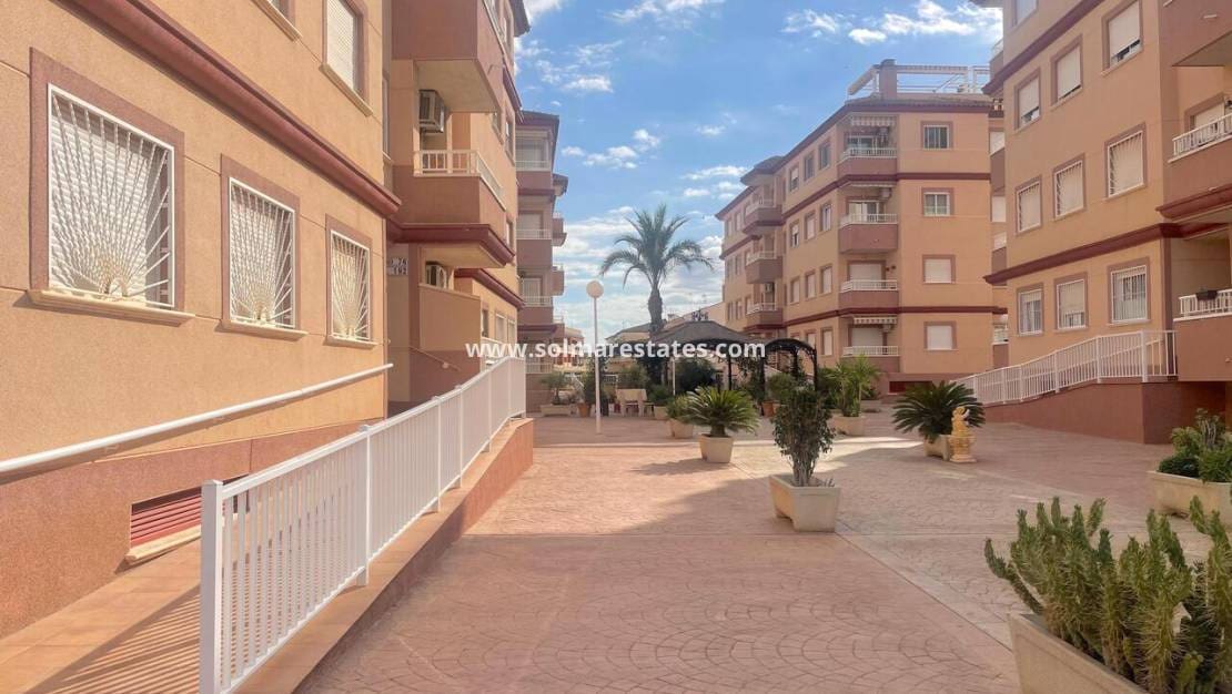 2 slaapkamer Appartement te koop in Algorfa met zwembad - € 109.999 (Ref: 9270246)