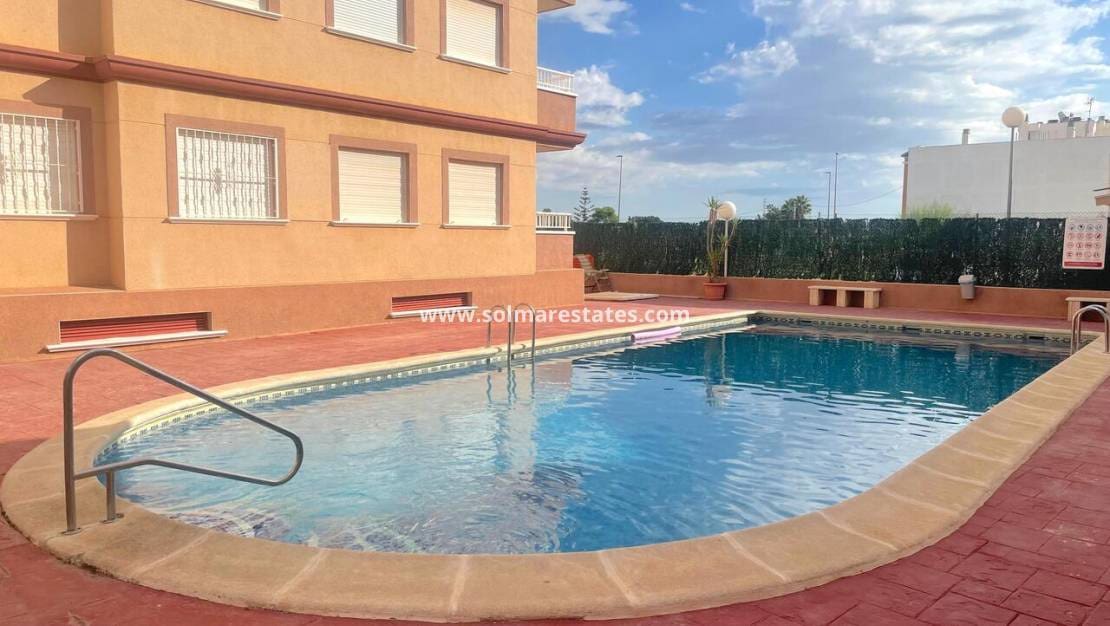 2 slaapkamer Appartement te koop in Algorfa met zwembad - € 109.999 (Ref: 9270246)