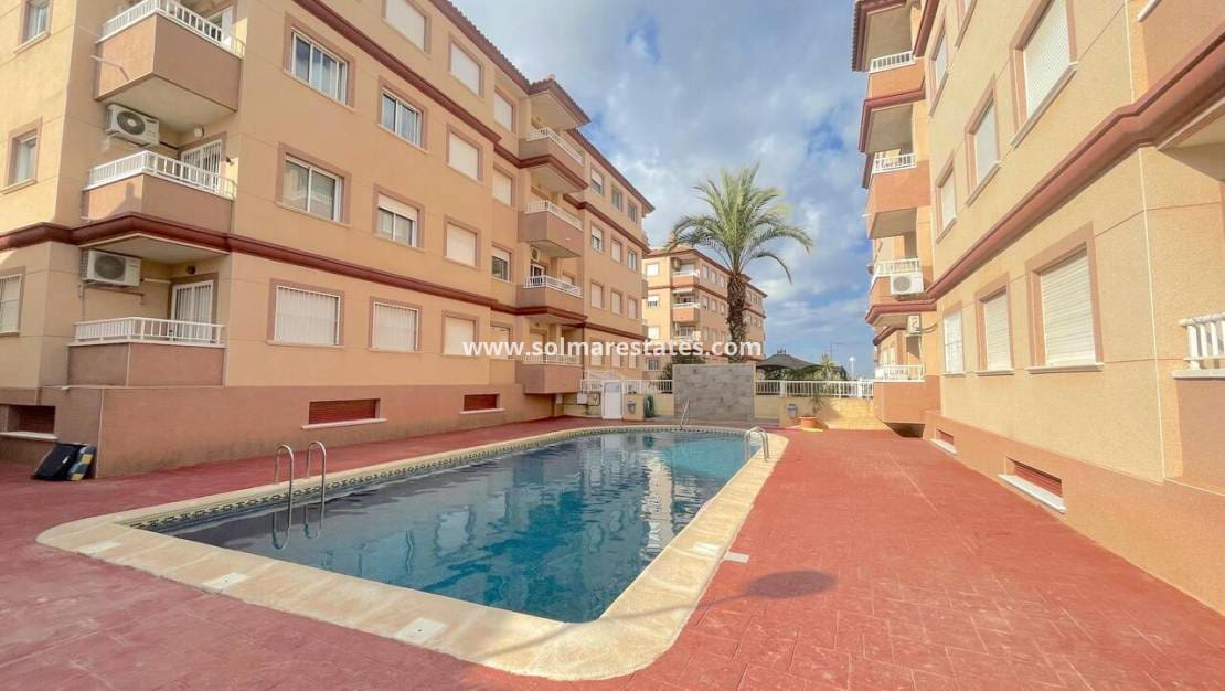 2 slaapkamer Appartement te koop in Algorfa met zwembad - € 109.999 (Ref: 9270246)