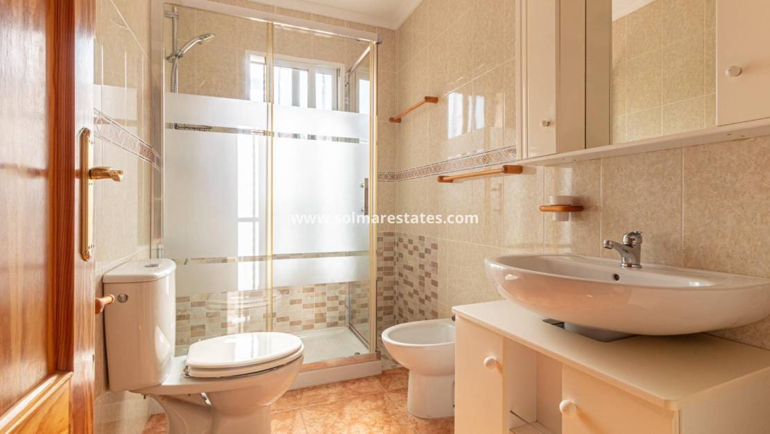 3 soverom Hus til salgs i Cabo Roig med svømmebasseng - € 219 000 (Ref: 9273077)