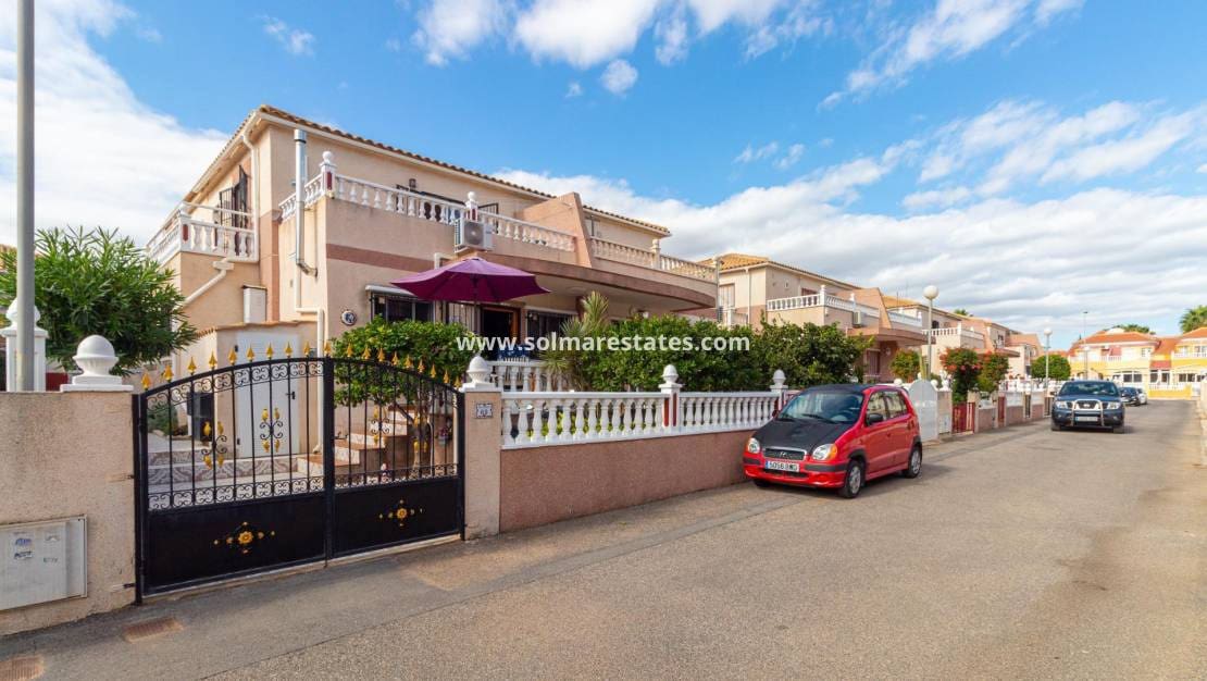 3 soverom Hus til salgs i Cabo Roig med svømmebasseng - € 219 000 (Ref: 9273077)