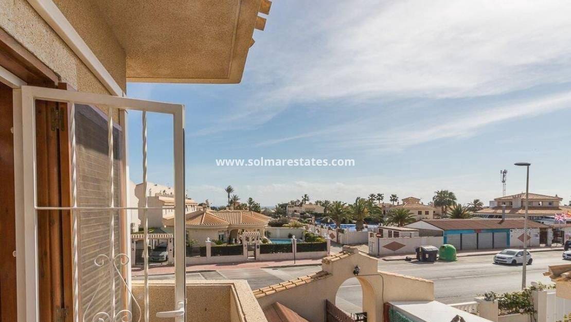 3 sovrum Hus till salu i Playa Flamenca med pool - 239 000 € (Ref: 9274139)