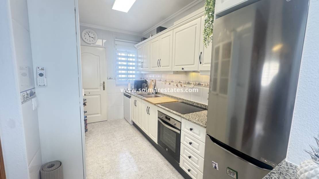 4 slaapkamer Villa te koop in Villamartin met zwembad - € 379.000 (Ref: 9289343)