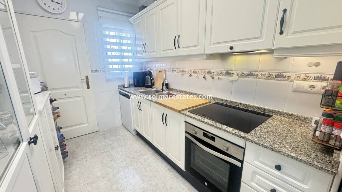 4 slaapkamer Villa te koop in Villamartin met zwembad - € 379.000 (Ref: 9289343)