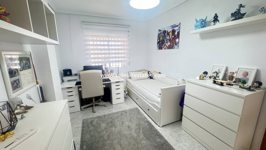 4 slaapkamer Villa te koop in Villamartin met zwembad - € 379.000 (Ref: 9289343)