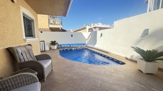 4 slaapkamer Villa te koop in Villamartin, Orihuela met zwembad - € 379.000 (Ref: 9289343)