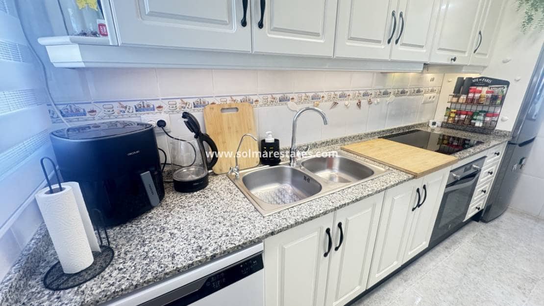 4 slaapkamer Villa te koop in Villamartin met zwembad - € 379.000 (Ref: 9289343)