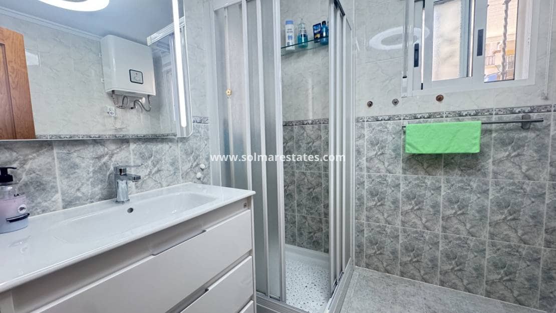 4 slaapkamer Villa te koop in Villamartin met zwembad - € 379.000 (Ref: 9289343)