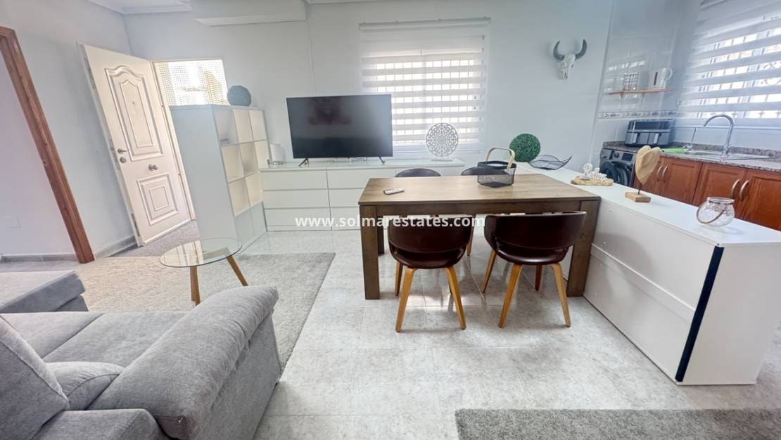 4 slaapkamer Villa te koop in Villamartin met zwembad - € 379.000 (Ref: 9289343)