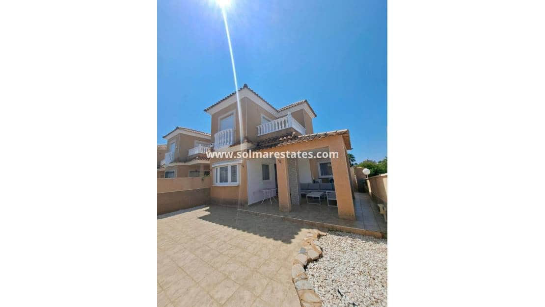 Chalet de 2 habitaciones en Playa Flamenca en venta con piscina - 249.950 € (Ref: 9293286)