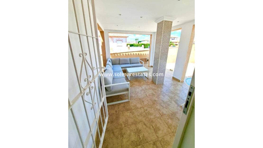 Chalet de 2 habitaciones en Playa Flamenca en venta con piscina - 249.950 € (Ref: 9293286)