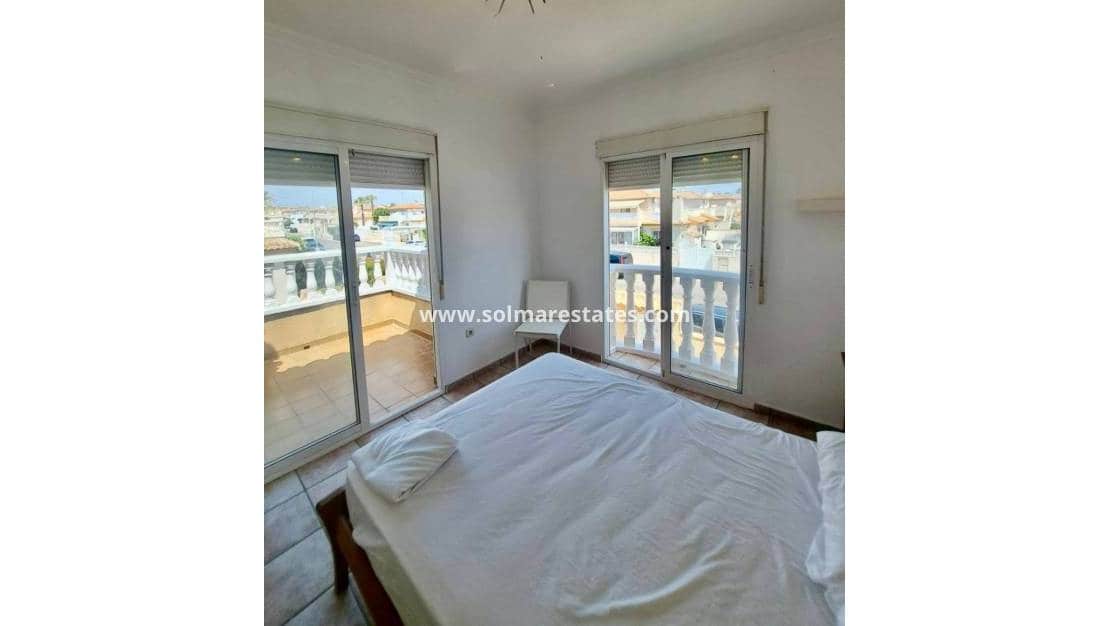 Chalet de 2 habitaciones en Playa Flamenca en venta con piscina - 249.950 € (Ref: 9293286)