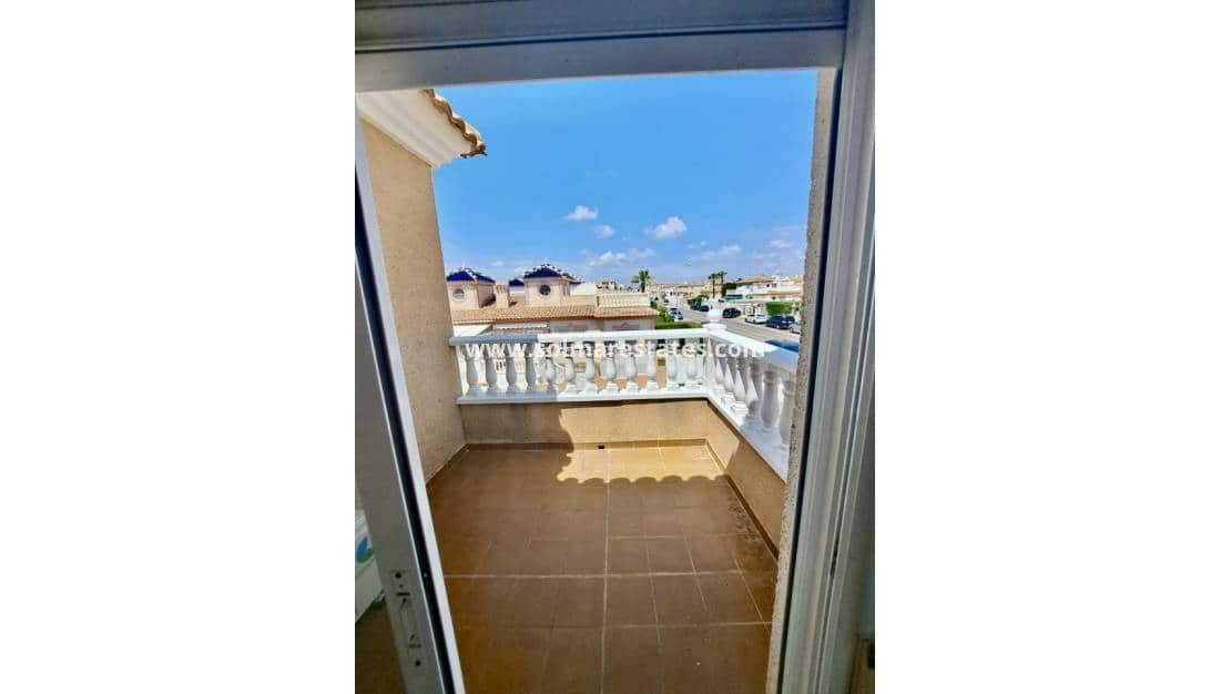 Chalet de 2 habitaciones en Playa Flamenca en venta con piscina - 249.950 € (Ref: 9293286)