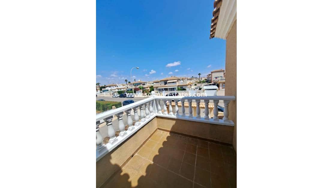 Chalet de 2 habitaciones en Playa Flamenca en venta con piscina - 249.950 € (Ref: 9293286)