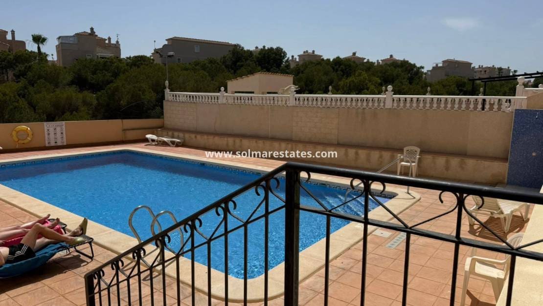 Chalet de 2 habitaciones en Playa Flamenca en venta con piscina - 249.950 € (Ref: 9293286)