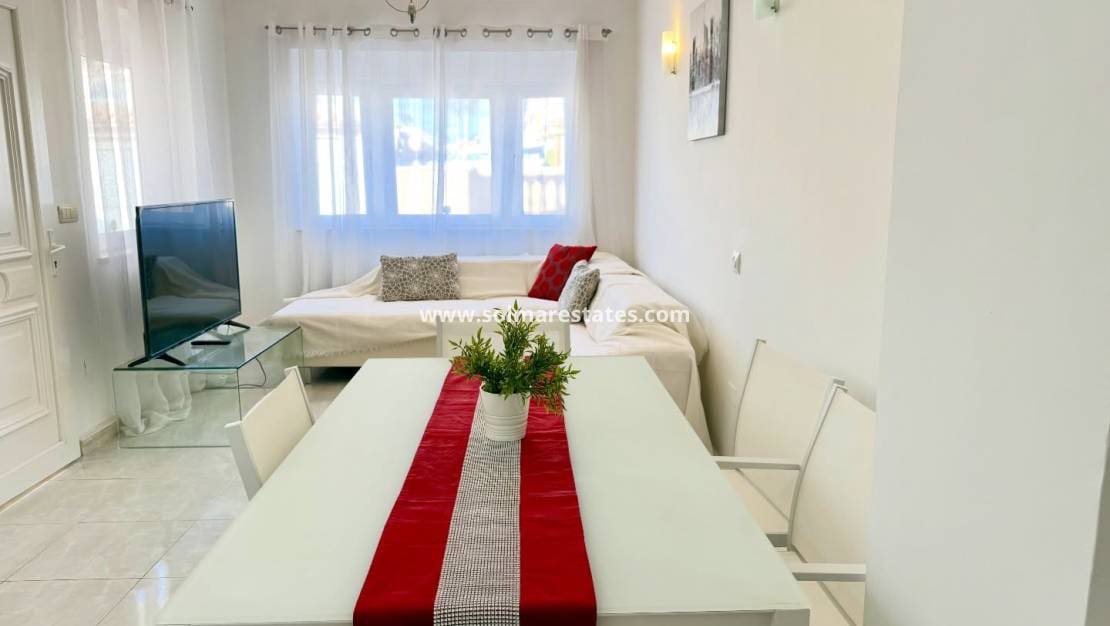 2 sypialnia Willa na sprzedaż w Playa Flamenca z basenem - 240 000 € (Ref: 9293286)