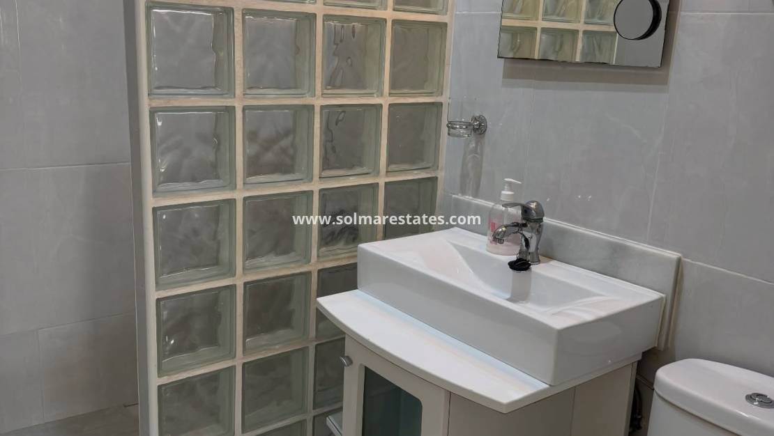 2 sypialnia Willa na sprzedaż w Playa Flamenca z basenem - 240 000 € (Ref: 9293286)