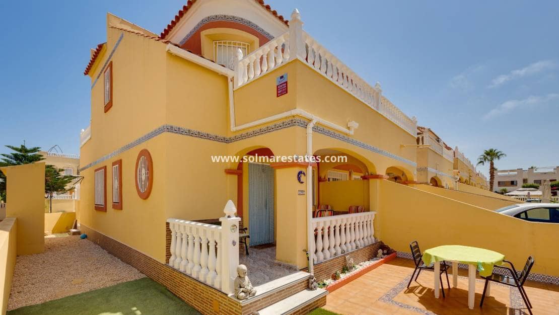 3 slaapkamer Halfvrijstaande villa te koop in La Zenia met zwembad - € 259.500 (Ref: 9301371)